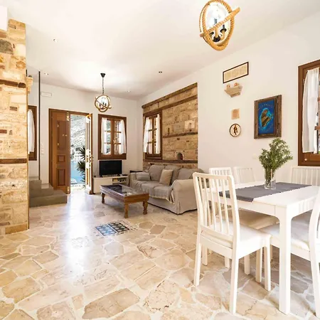 Alexandros Tatil Evi