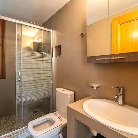 Alexandros Tatil Evi